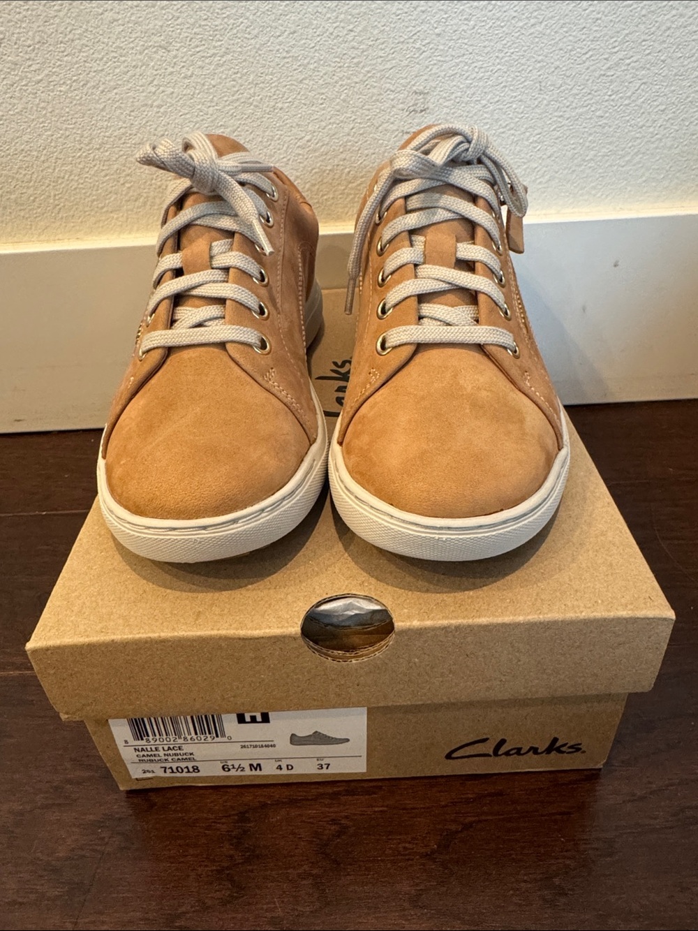 Clarks women’s Tan Suede Casual Sneakers
